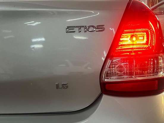 TOYOTA-ETIOS-2019