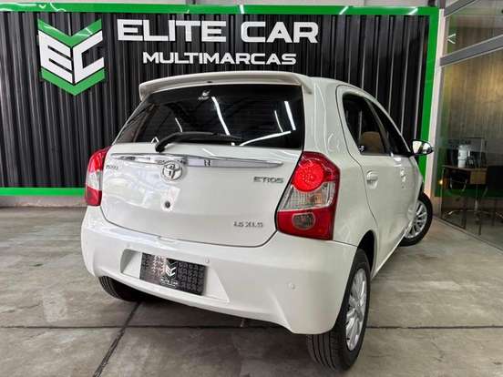 TOYOTA-ETIOS-2015