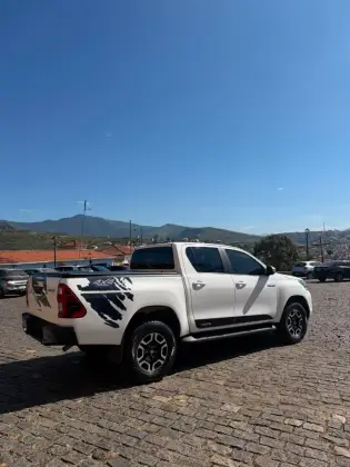 TOYOTA HILUX 2.8 D-4D TURBO DIESEL CD POWER PACK 4X4 MANUAL