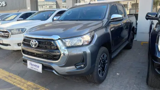 TOYOTA HILUX 2.8 D-4D TURBO DIESEL CD SRV 4X4 AUTOMÁTICO