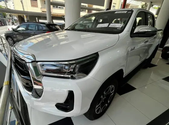 TOYOTA HILUX 2.8 D-4D TURBO DIESEL CD SRV 4X4 AUTOMÁTICO