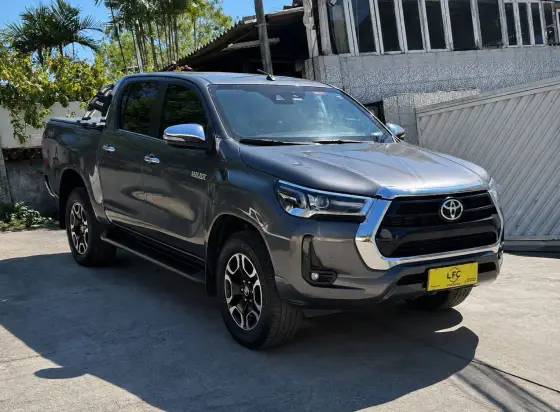 TOYOTA HILUX 2.8 D-4D TURBO DIESEL CD SRX 4X4 AUTOMÁTICO