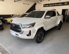 TOYOTA HILUX 2.8 D-4D TURBO DIESEL CD SRX PLUS 4X4 AUTOMÁTICO TOYOTA HILUX 2.8 D-4D TURBO DIESEL CD SRX PLUS 4X4 AUTOMÁTICO