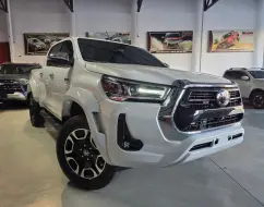 TOYOTA HILUX 2.8 D-4D TURBO DIESEL CD SRX PLUS 4X4 AUTOMÁTICO TOYOTA HILUX 2.8 D-4D TURBO DIESEL CD SRX PLUS 4X4 AUTOMÁTICO