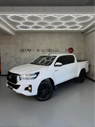 TOYOTA HILUX 2.8 SR 4X4 CD 16V DIESEL 4P AUTOMÁTICO