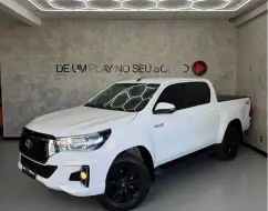 TOYOTA HILUX 2.8 SR 4X4 CD 16V DIESEL 4P AUTOMÁTICO TOYOTA HILUX 2.8 SR 4X4 CD 16V DIESEL 4P AUTOMÁTICO
