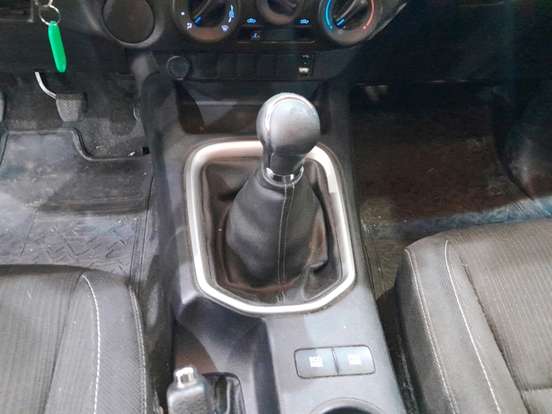 TOYOTA-HILUX-2.7 SR 4X2 CD 16V FLEX 4P AUTOMÁTICO TOYOTA-HILUX-2017