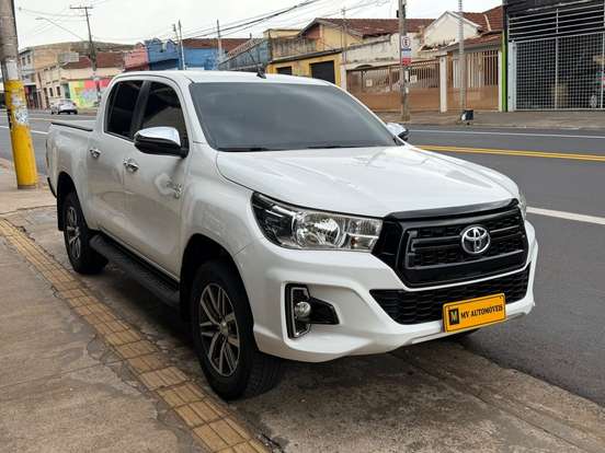 TOYOTA-HILUX-2018