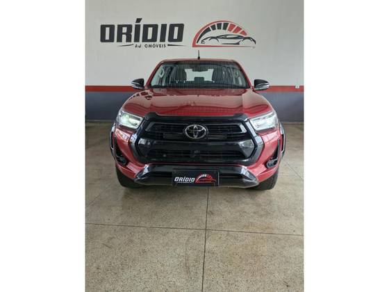 TOYOTA HILUX 2.8 D-4D TURBO DIESEL CD GR-S 4X4 AUTOMÁTICO