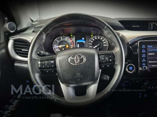 TOYOTA-HILUX-2021