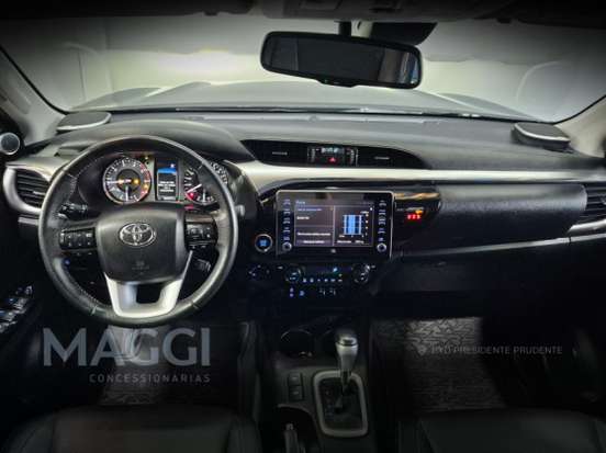 TOYOTA-HILUX-2021