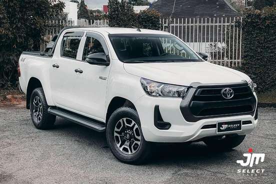 TOYOTA-HILUX-2024