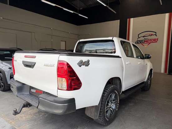 TOYOTA-HILUX-2.8 D-4D TURBO DIESEL CD POWER PACK 4X4 MANUAL TOYOTA-HILUX-2021