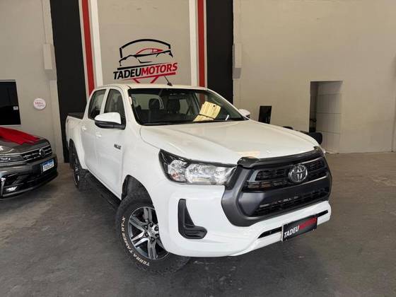 TOYOTA HILUX 2.8 D-4D TURBO DIESEL CD POWER PACK 4X4 MANUAL