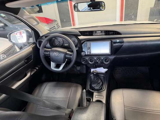 TOYOTA-HILUX-2021