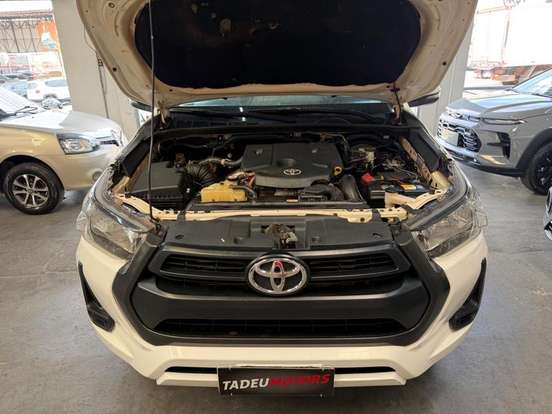 TOYOTA-HILUX-2021