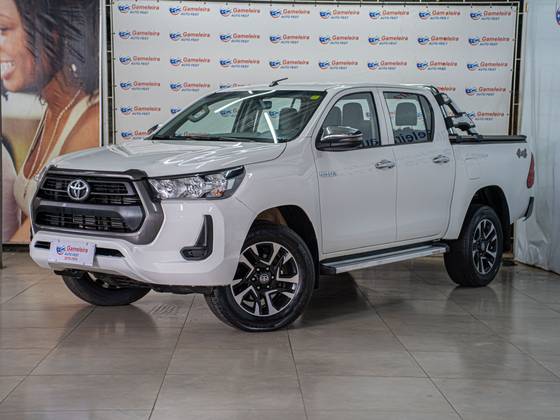 TOYOTA HILUX 2.8 D-4D TURBO DIESEL CD POWER PACK 4X4 MANUAL