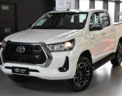 TOYOTA HILUX 2.8 D-4D TURBO DIESEL CD SRV 4X4 AUTOMÁTICO TOYOTA HILUX 2.8 D-4D TURBO DIESEL CD SRV 4X4 AUTOMÁTICO