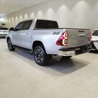 TOYOTA-HILUX-2.8 D-4D TURBO DIESEL CD SRV 4X4 AUTOMÁTICO TOYOTA-HILUX-2025