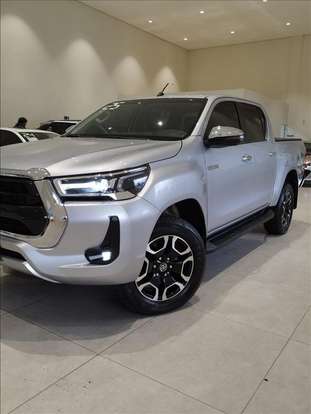 TOYOTA-HILUX-2.8 D-4D TURBO DIESEL CD SRV 4X4 AUTOMÁTICO TOYOTA-HILUX-2025