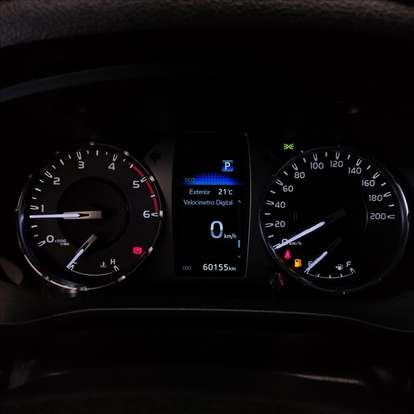 TOYOTA-HILUX-2.8 D-4D TURBO DIESEL CD SRV 4X4 AUTOMÁTICO TOYOTA-HILUX-2025