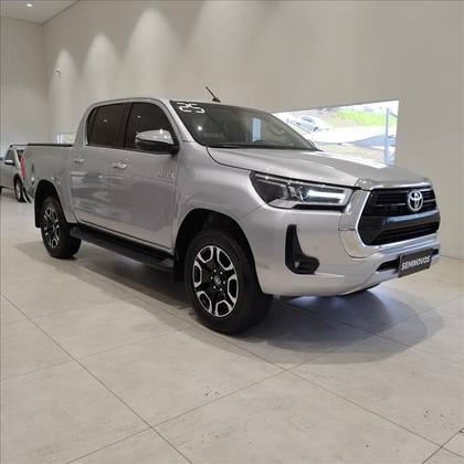TOYOTA HILUX 2.8 D-4D TURBO DIESEL CD SRV 4X4 AUTOMÁTICO