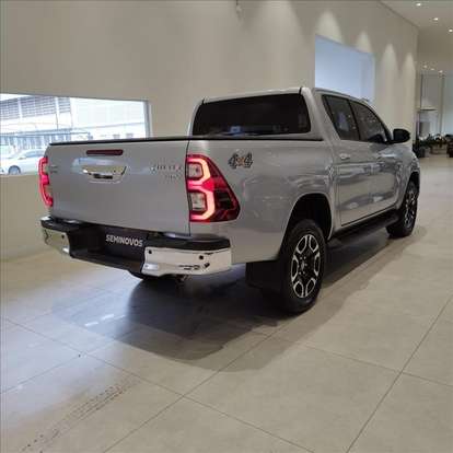 TOYOTA-HILUX-2025