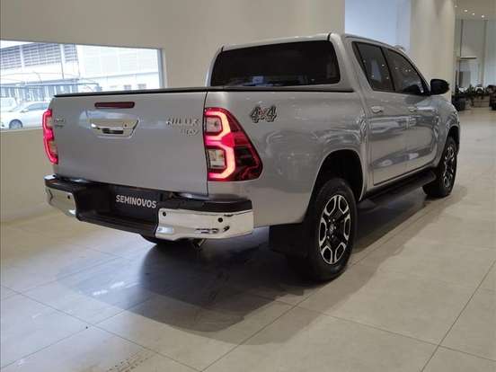 TOYOTA-HILUX-2.8 D-4D TURBO DIESEL CD SRV 4X4 AUTOMÁTICO TOYOTA-HILUX-2025