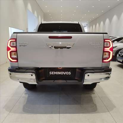 TOYOTA-HILUX-2025