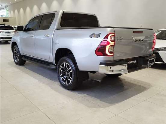 TOYOTA-HILUX-2.8 D-4D TURBO DIESEL CD SRV 4X4 AUTOMÁTICO TOYOTA-HILUX-2025