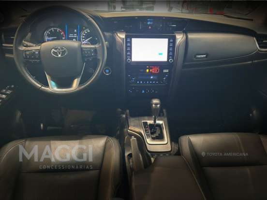 TOYOTA-HILUX-2022