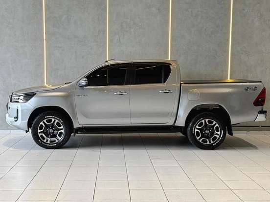 TOYOTA-HILUX-2021