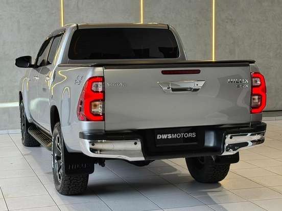 TOYOTA-HILUX-2.8 D-4D TURBO DIESEL CD SRX 4X4 AUTOMÁTICO TOYOTA-HILUX-2021