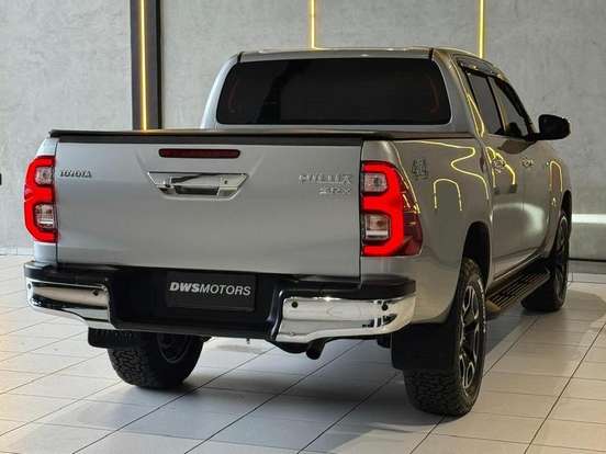 TOYOTA-HILUX-2021