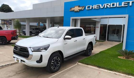 TOYOTA HILUX 2.8 D-4D TURBO DIESEL CD SRX 4X4 AUTOMÁTICO