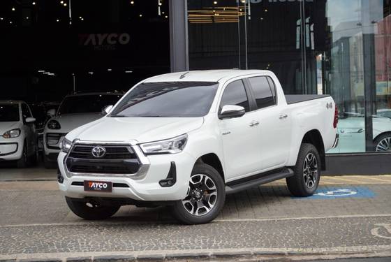 TOYOTA HILUX 2.8 D-4D TURBO DIESEL CD SRX 4X4 AUTOMÁTICO