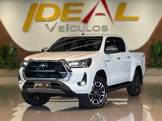 TOYOTA HILUX 2.8 D-4D TURBO DIESEL CD SRX 4X4 AUTOMÁTICO