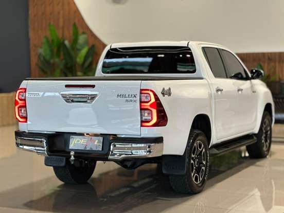 TOYOTA-HILUX-2.8 D-4D TURBO DIESEL CD SRX 4X4 AUTOMÁTICO TOYOTA-HILUX-2021