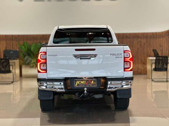 TOYOTA-HILUX-2021