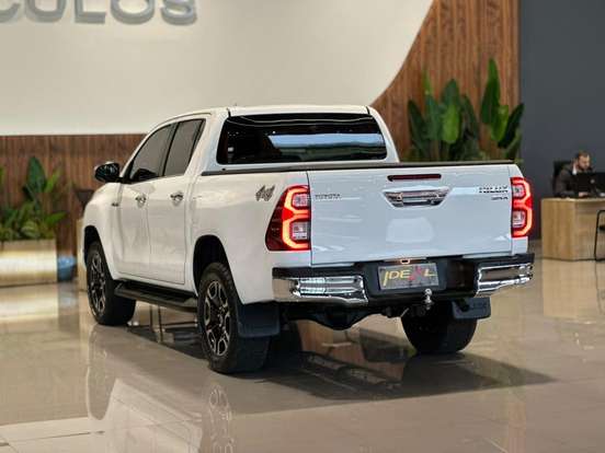 TOYOTA-HILUX-2021