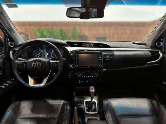 TOYOTA-HILUX-2021
