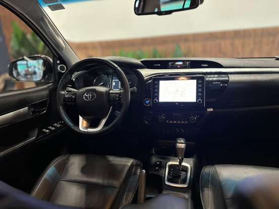 TOYOTA-HILUX-2021