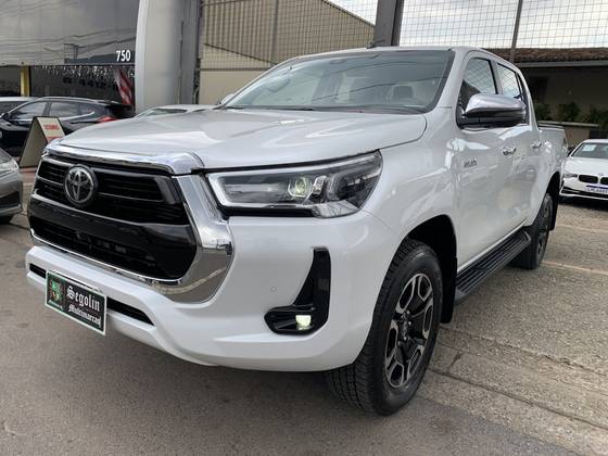 TOYOTA HILUX 2.8 D-4D TURBO DIESEL CD SRX 4X4 AUTOMÁTICO