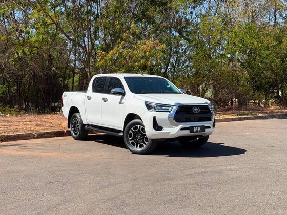TOYOTA HILUX 2.8 D-4D TURBO DIESEL CD SRX 4X4 AUTOMÁTICO