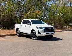 TOYOTA HILUX 2.8 D-4D TURBO DIESEL CD SRX 4X4 AUTOMÁTICO TOYOTA HILUX 2.8 D-4D TURBO DIESEL CD SRX 4X4 AUTOMÁTICO