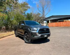 TOYOTA HILUX 2.8 D-4D TURBO DIESEL CD SRX 4X4 AUTOMÁTICO TOYOTA HILUX 2.8 D-4D TURBO DIESEL CD SRX 4X4 AUTOMÁTICO
