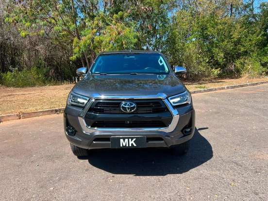 TOYOTA-HILUX-2.8 D-4D TURBO DIESEL CD SRX 4X4 AUTOMÁTICO TOYOTA-HILUX-2022