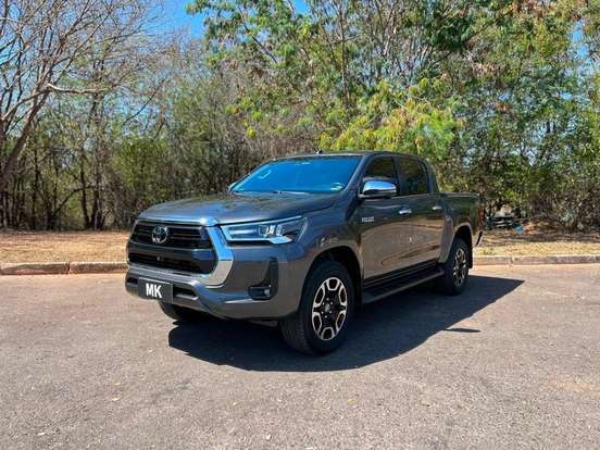 TOYOTA-HILUX-2.8 D-4D TURBO DIESEL CD SRX 4X4 AUTOMÁTICO TOYOTA-HILUX-2022