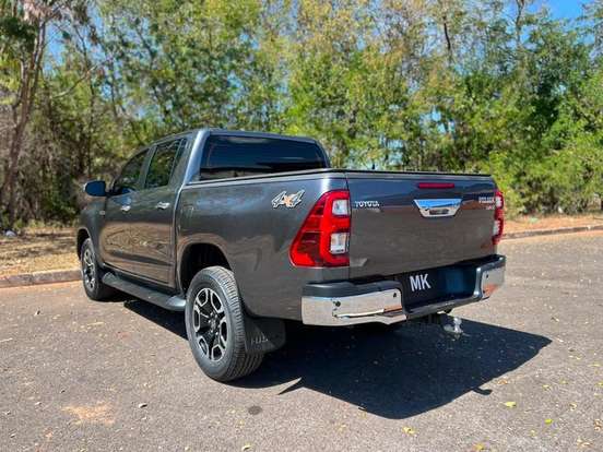 TOYOTA-HILUX-2.8 D-4D TURBO DIESEL CD SRX 4X4 AUTOMÁTICO TOYOTA-HILUX-2022