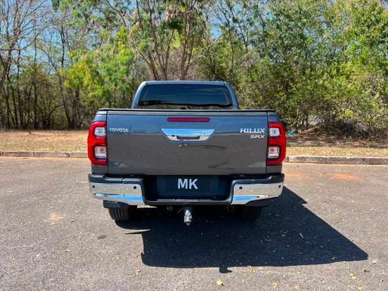 TOYOTA-HILUX-2.8 D-4D TURBO DIESEL CD SRX 4X4 AUTOMÁTICO TOYOTA-HILUX-2022